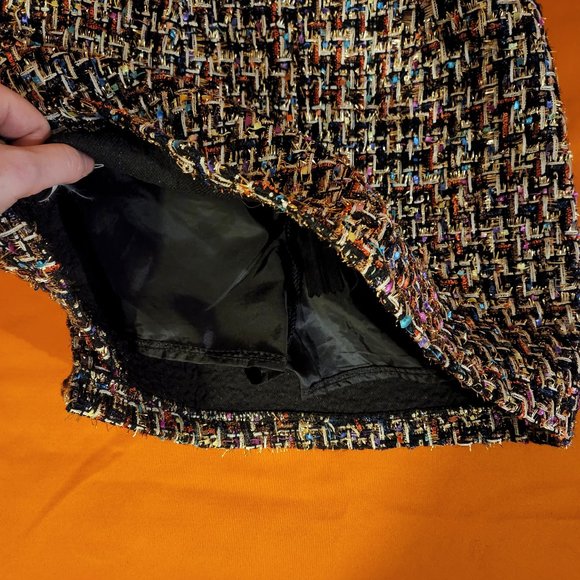 Sparkle Tweed-Patterned Mini Skirt with Faux Pearl Button - Picture 4 of 4